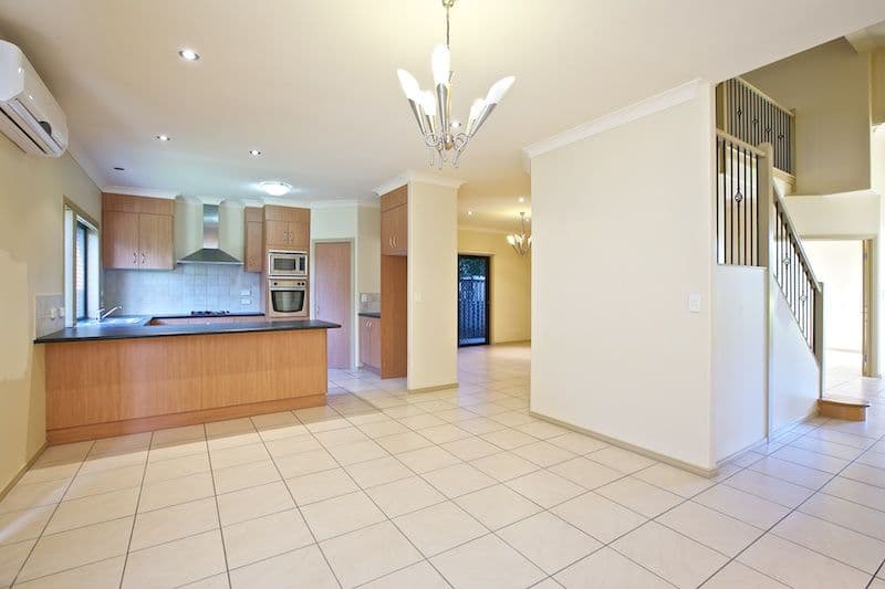 8 Ontario Court, OXENFORD QLD 4210, Oxenford - Thumbnail 2