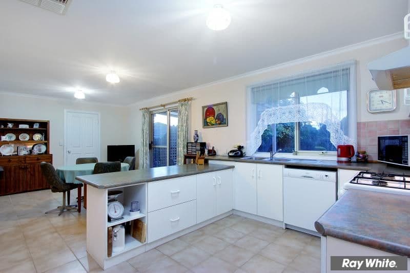 18 Meribah Close, MORNINGTON VIC 3931, Mornington - Thumbnail 3