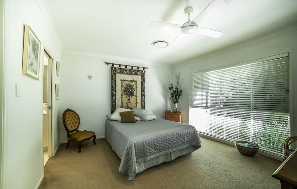 272 Ashmore Road, BENOWA QLD 4217, Benowa - Thumbnail 3