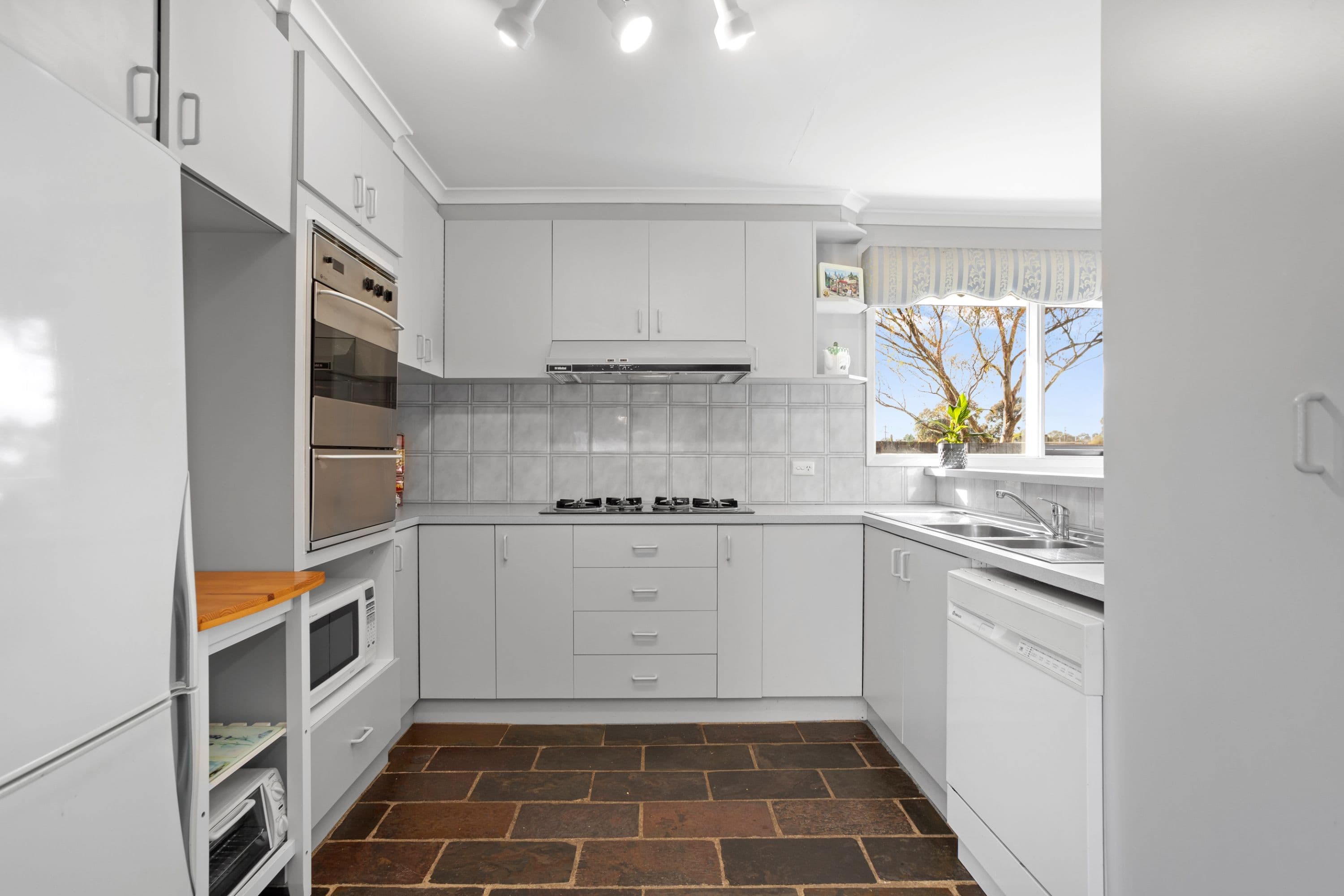 24 Savannah Crescent, Epping VIC 3076, Epping - Thumbnail 2