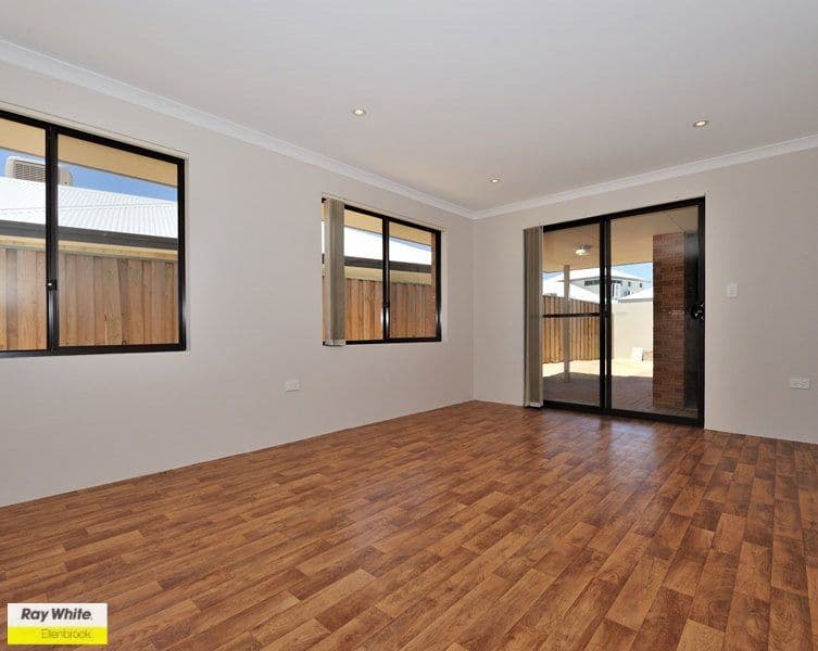 6 Greenslade Crescent, ELLENBROOK WA 6069, Ellenbrook - Thumbnail 2