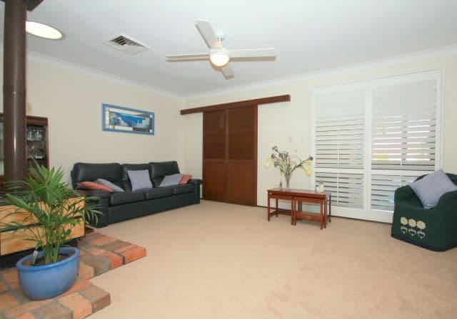 46 Binalong Avenue, GEORGES HALL NSW 2198, Georges Hall - Thumbnail 3