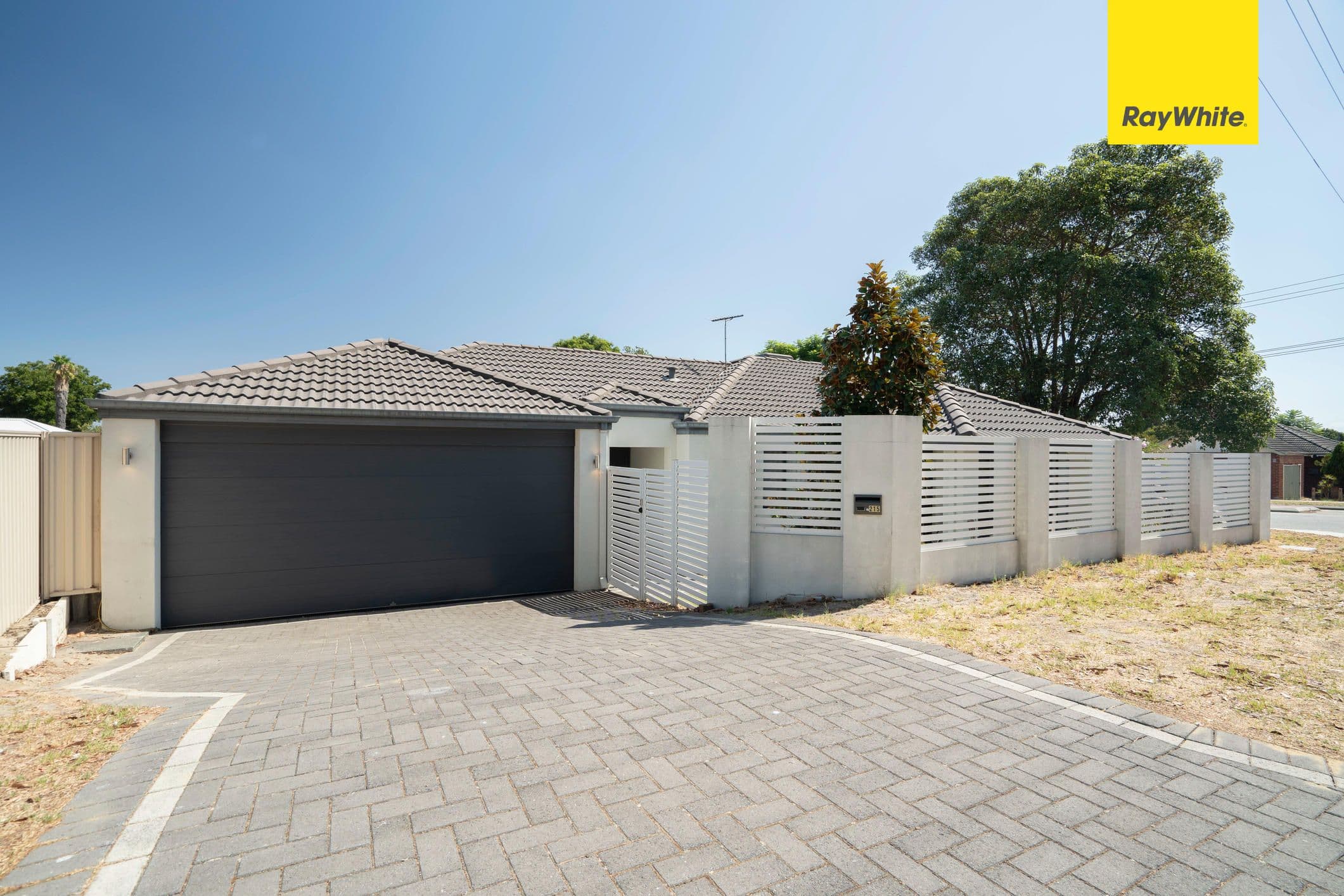 215 Scott Street, Cloverdale WA 6105, Cloverdale - Thumbnail 2
