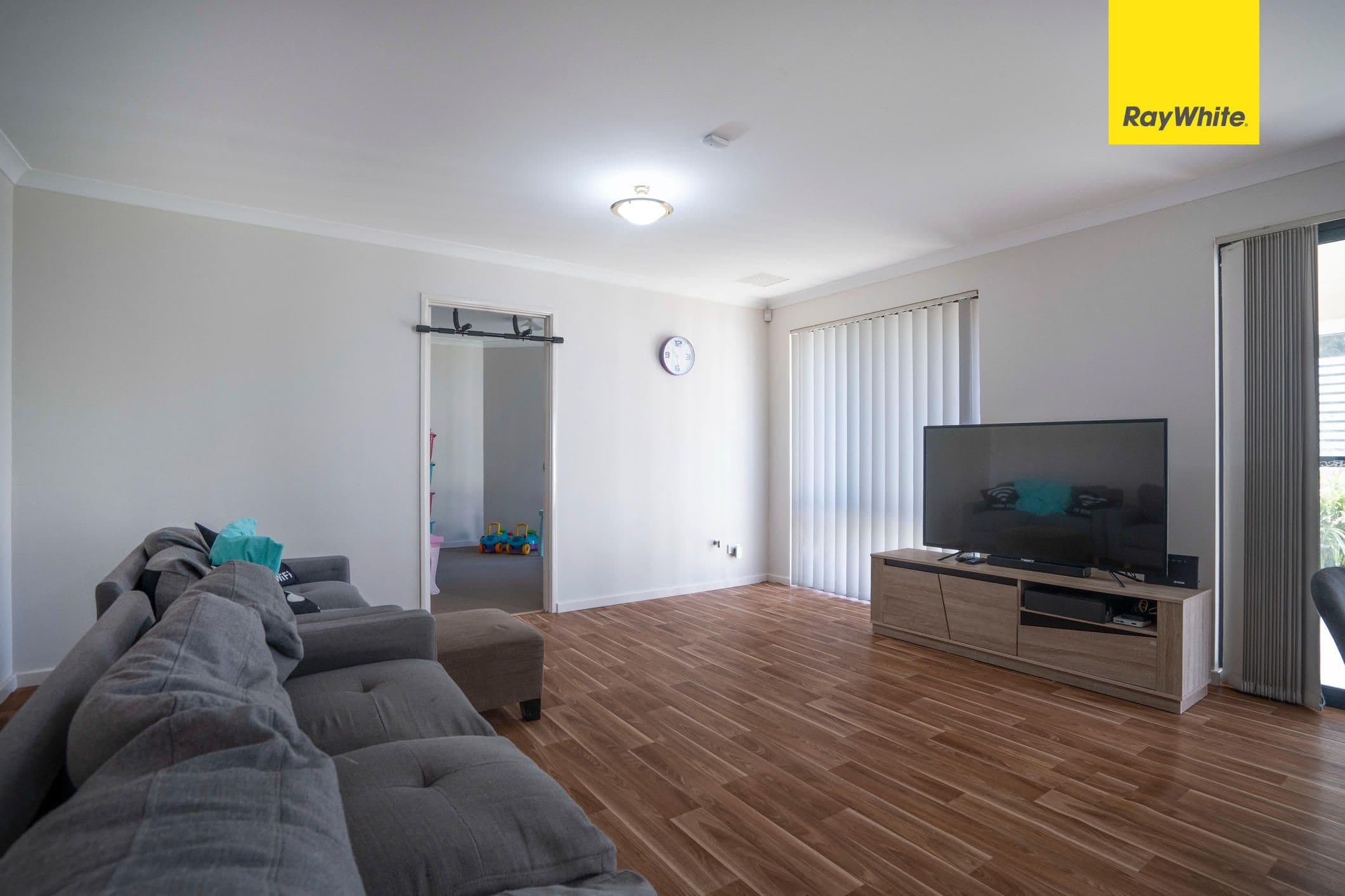 215 Scott Street, Cloverdale WA 6105, Cloverdale - Thumbnail 4