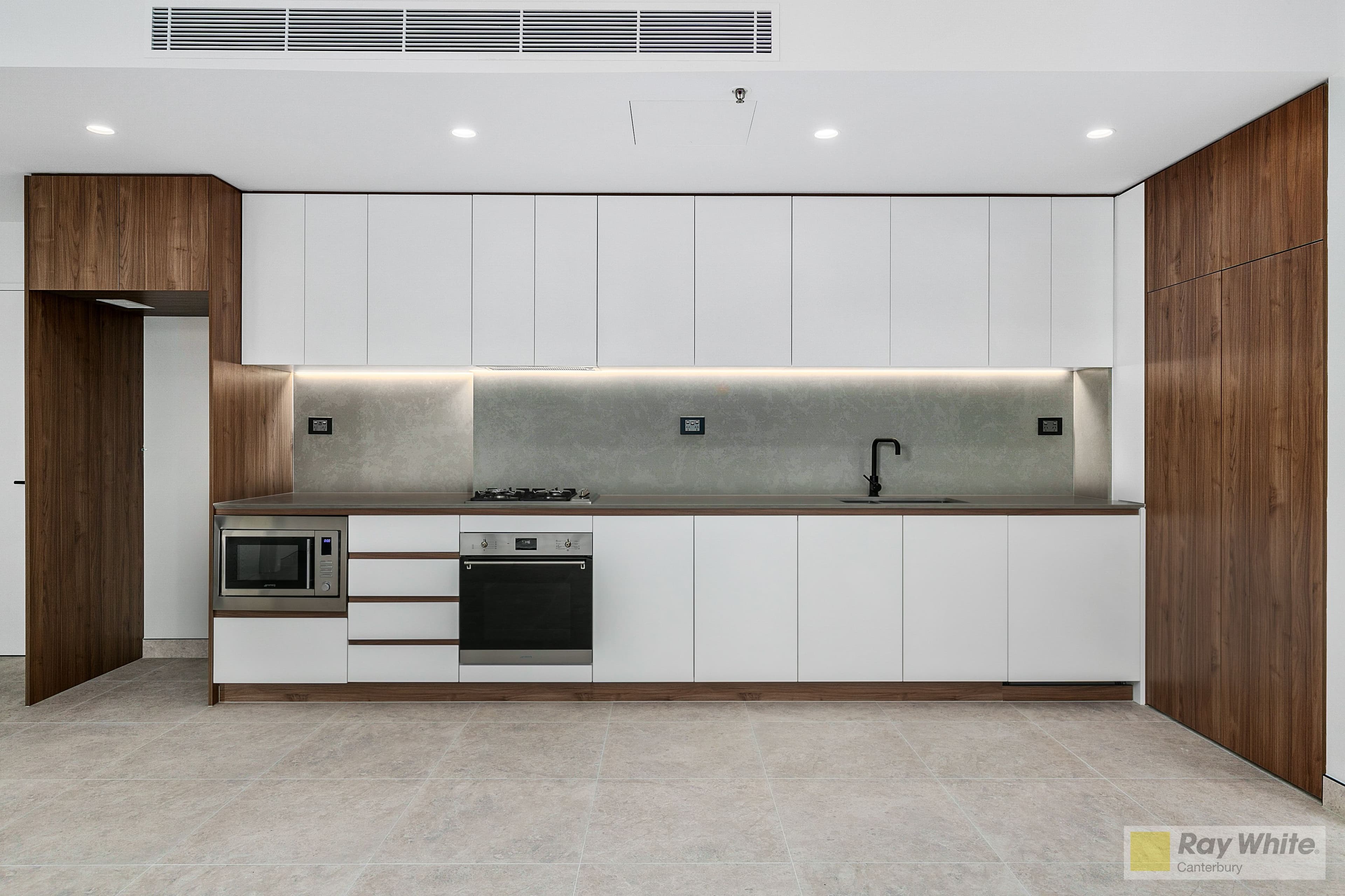 2 Higherdale Avenue, Miranda NSW 2228, Miranda - Thumbnail 2