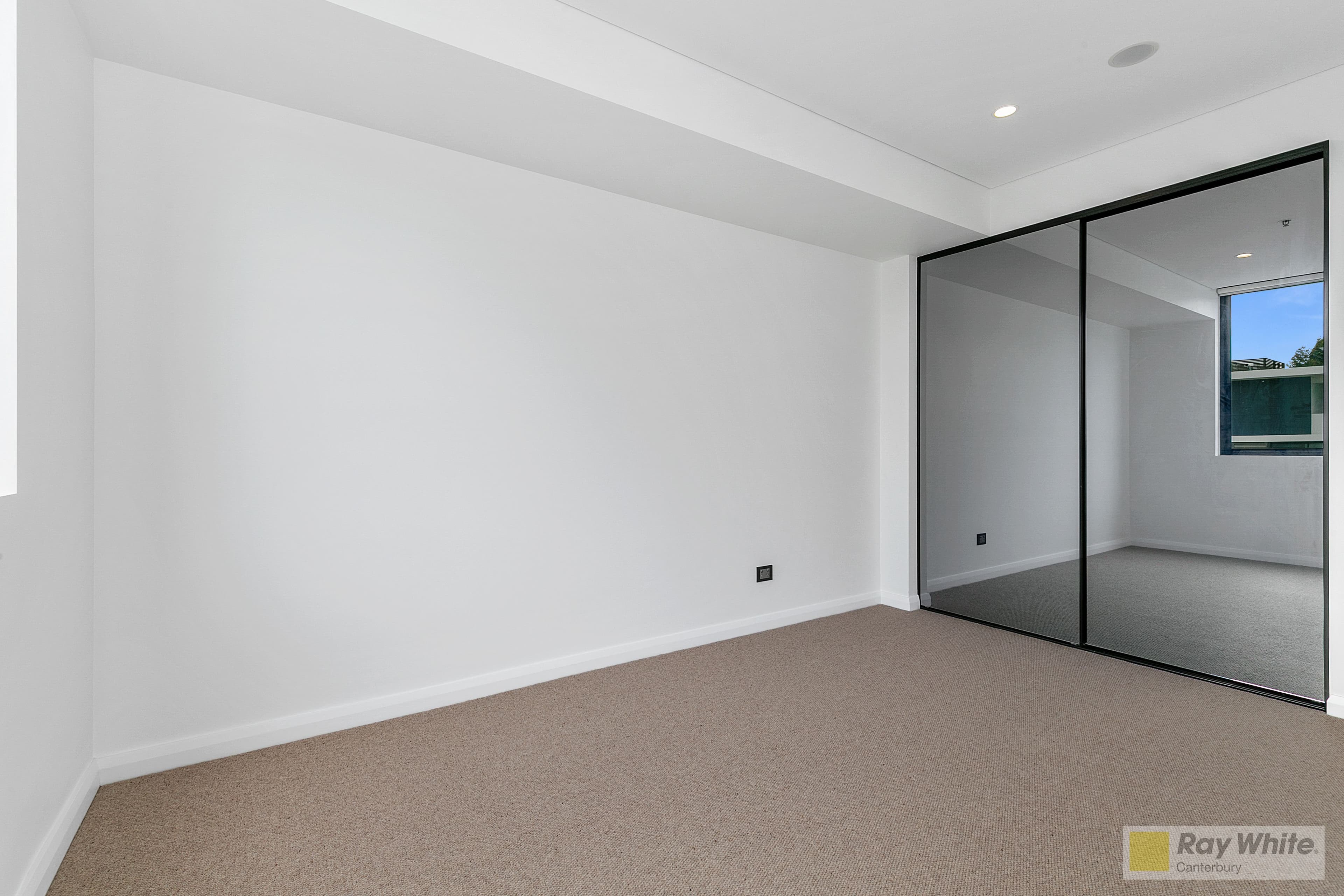 2 Higherdale Avenue, Miranda NSW 2228, Miranda - Thumbnail 4