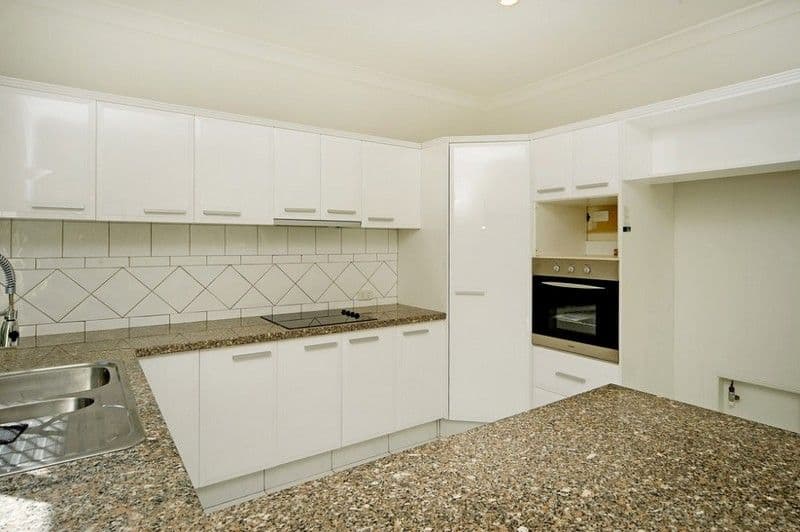 4 Steyning Court, ARUNDEL QLD 4214, Arundel - Image 1