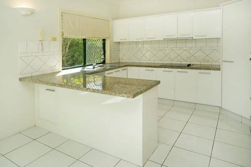 4 Steyning Court, ARUNDEL QLD 4214, Arundel - Thumbnail 2
