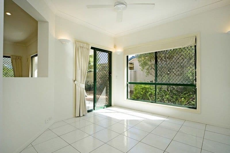 4 Steyning Court, ARUNDEL QLD 4214, Arundel - Thumbnail 4