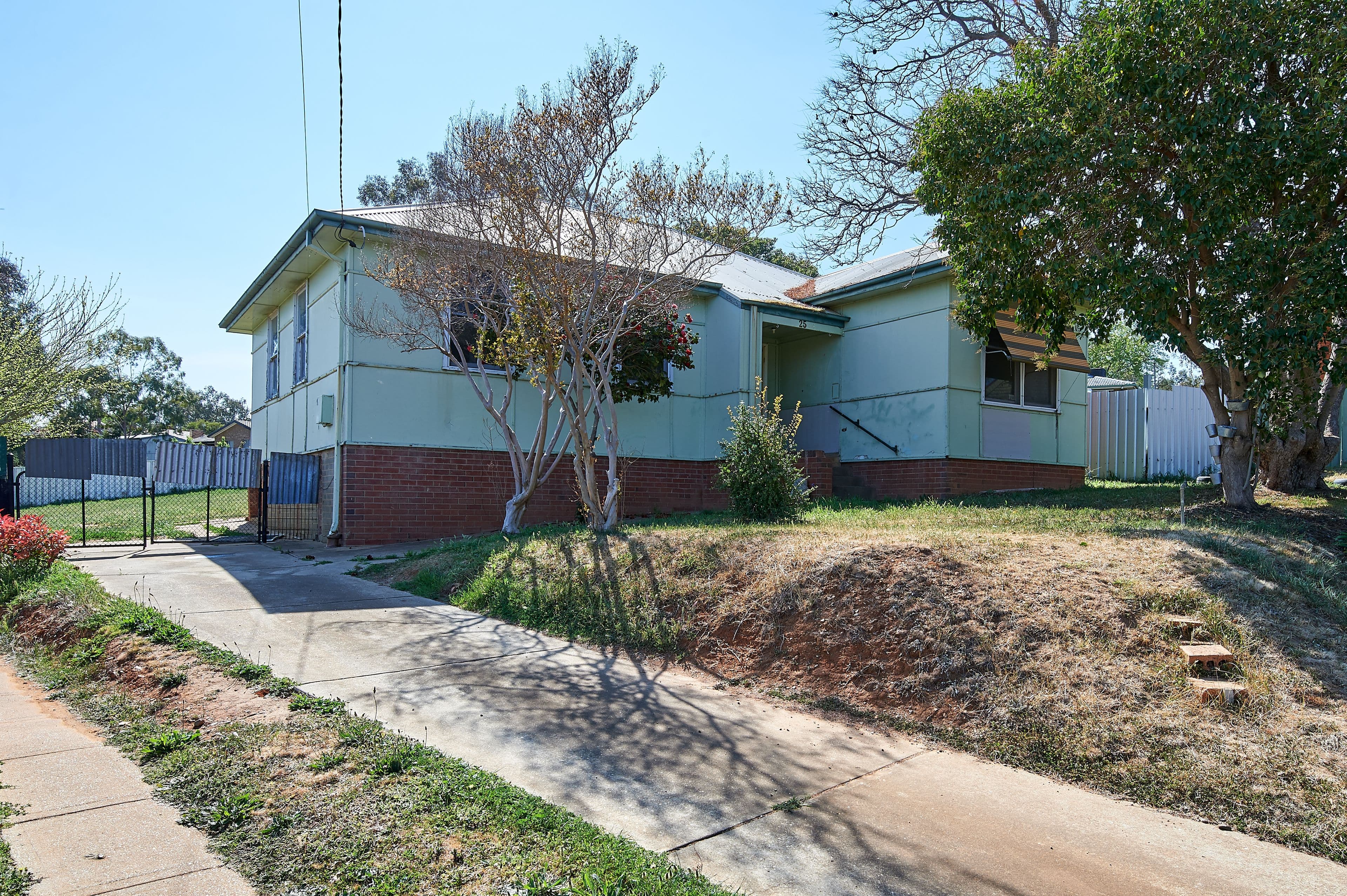 25 Phillip Avenue, Mount Austin - Thumbnail 2