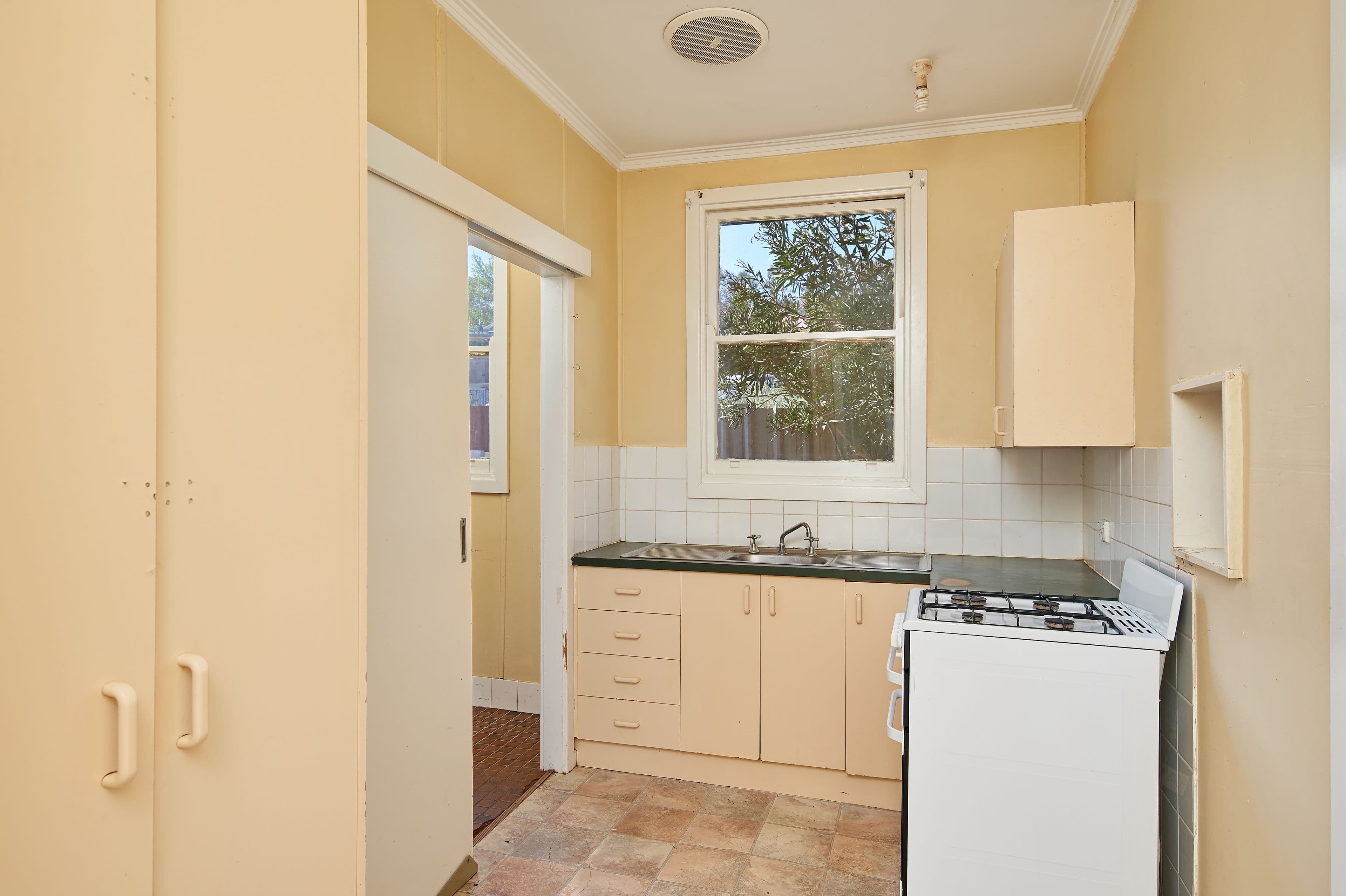 25 Phillip Avenue, Mount Austin - Thumbnail 3