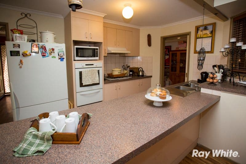 28 Simon Drive, PAKENHAM VIC 3810, Pakenham - Thumbnail 4
