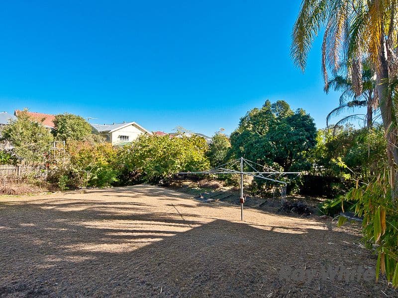7 The Crescent, ASHGROVE QLD 4060, Ashgrove - Thumbnail 2