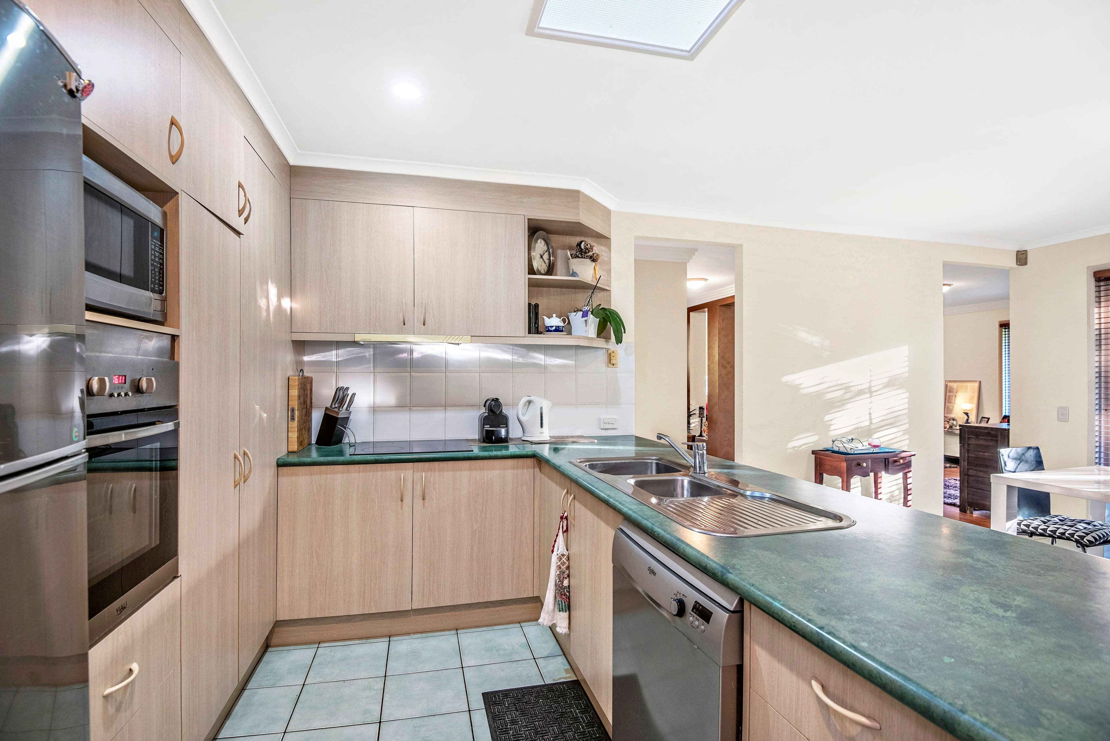 2 Barlee Court, Elanora QLD 4221, Elanora - Thumbnail 2
