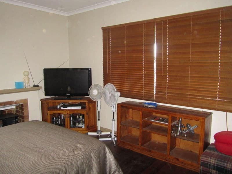 8 Whitfield Street, BEACHLANDS WA 6530, Beachlands - Thumbnail 5