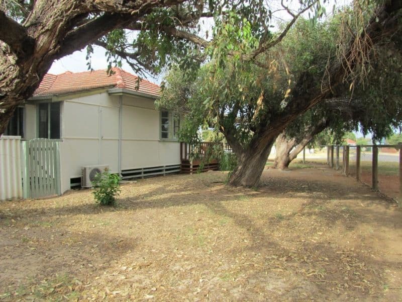 8 Whitfield Street, BEACHLANDS WA 6530, Beachlands - Thumbnail 8