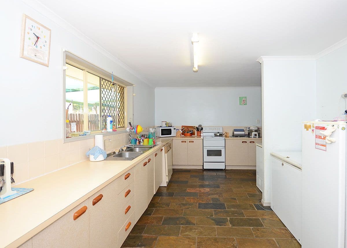 15 Debra Court, URANGAN QLD 4655, Urangan - Thumbnail 6
