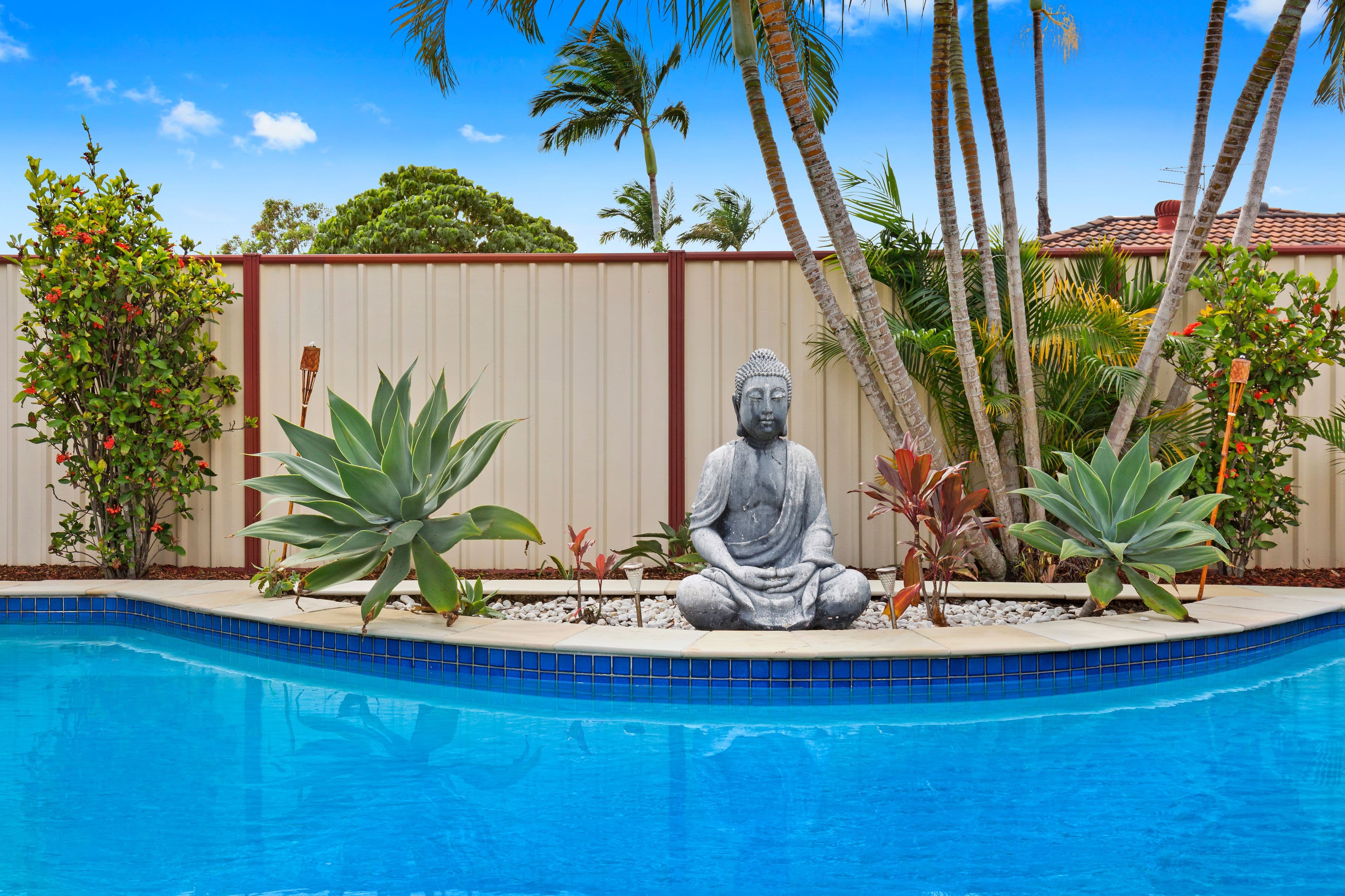 20 Volante Crescent, Mermaid Waters QLD 4218, Mermaid Waters - Thumbnail 2