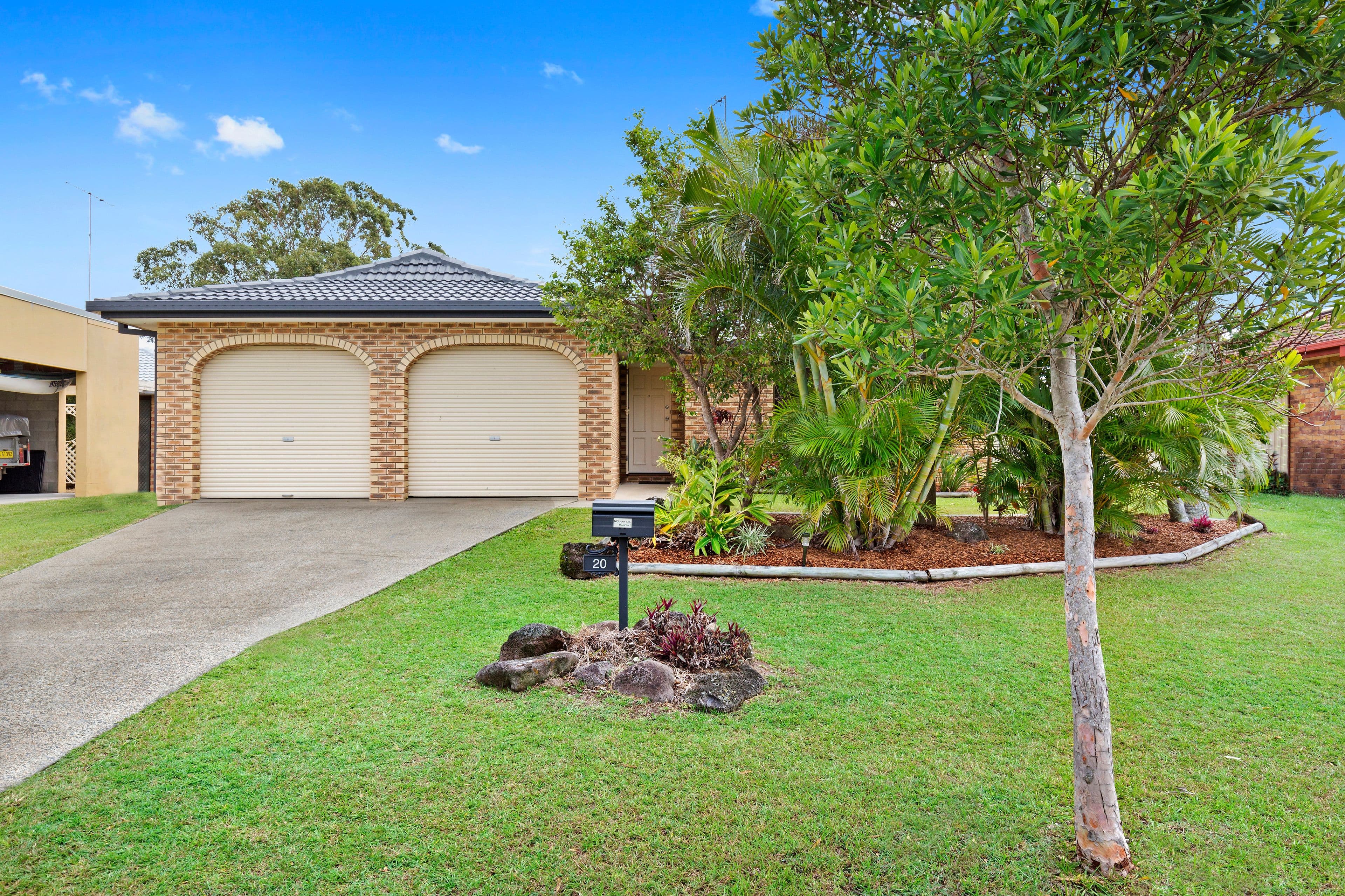 20 Volante Crescent, Mermaid Waters QLD 4218, Mermaid Waters - Thumbnail 4