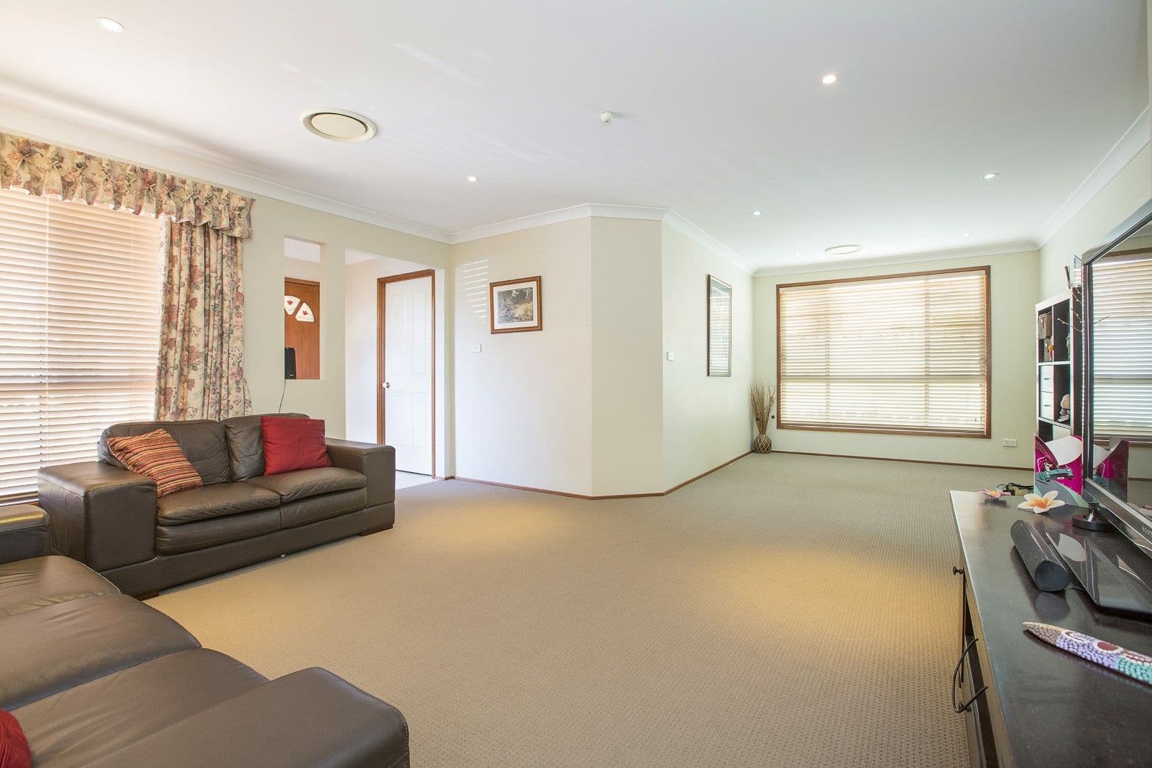 25 Butcherbird Place, Glenmore Park - Thumbnail 3