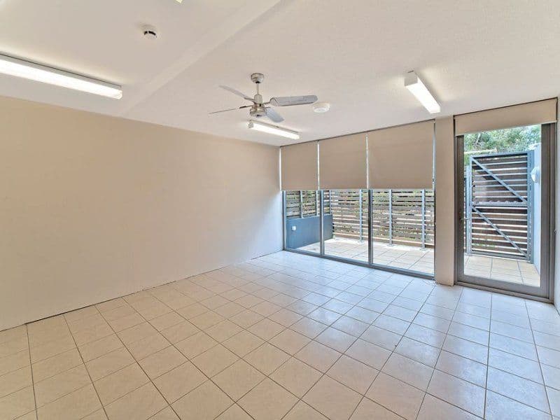 12 Bayview Street, RUNAWAY BAY QLD 4216, Runaway Bay - Thumbnail 2