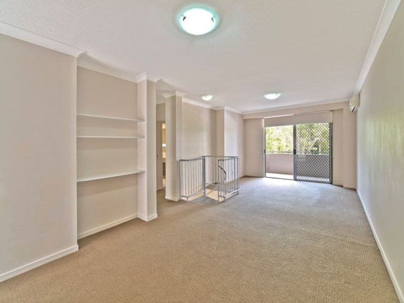 12 Bayview Street, RUNAWAY BAY QLD 4216, Runaway Bay - Thumbnail 5
