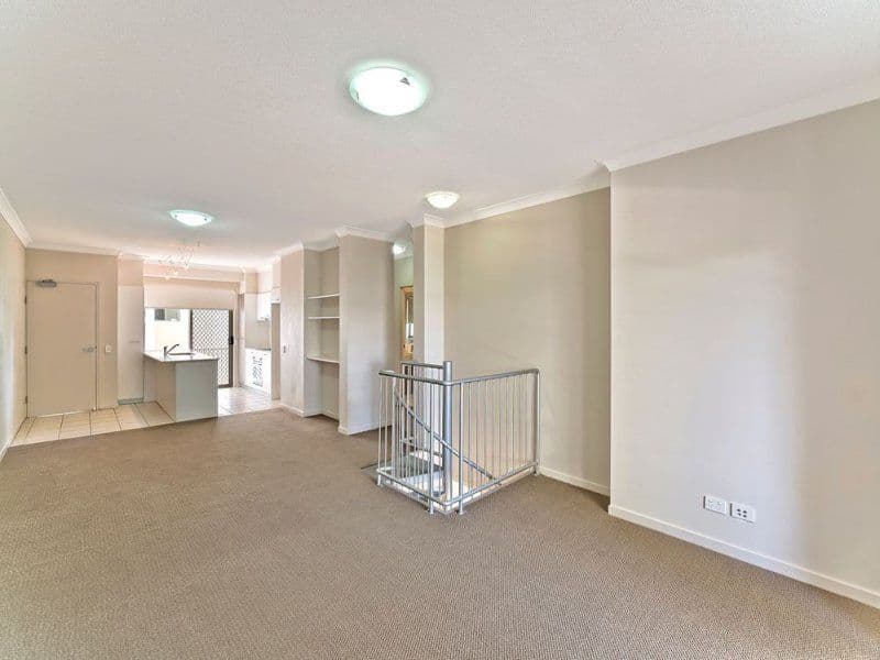 12 Bayview Street, RUNAWAY BAY QLD 4216, Runaway Bay - Thumbnail 6