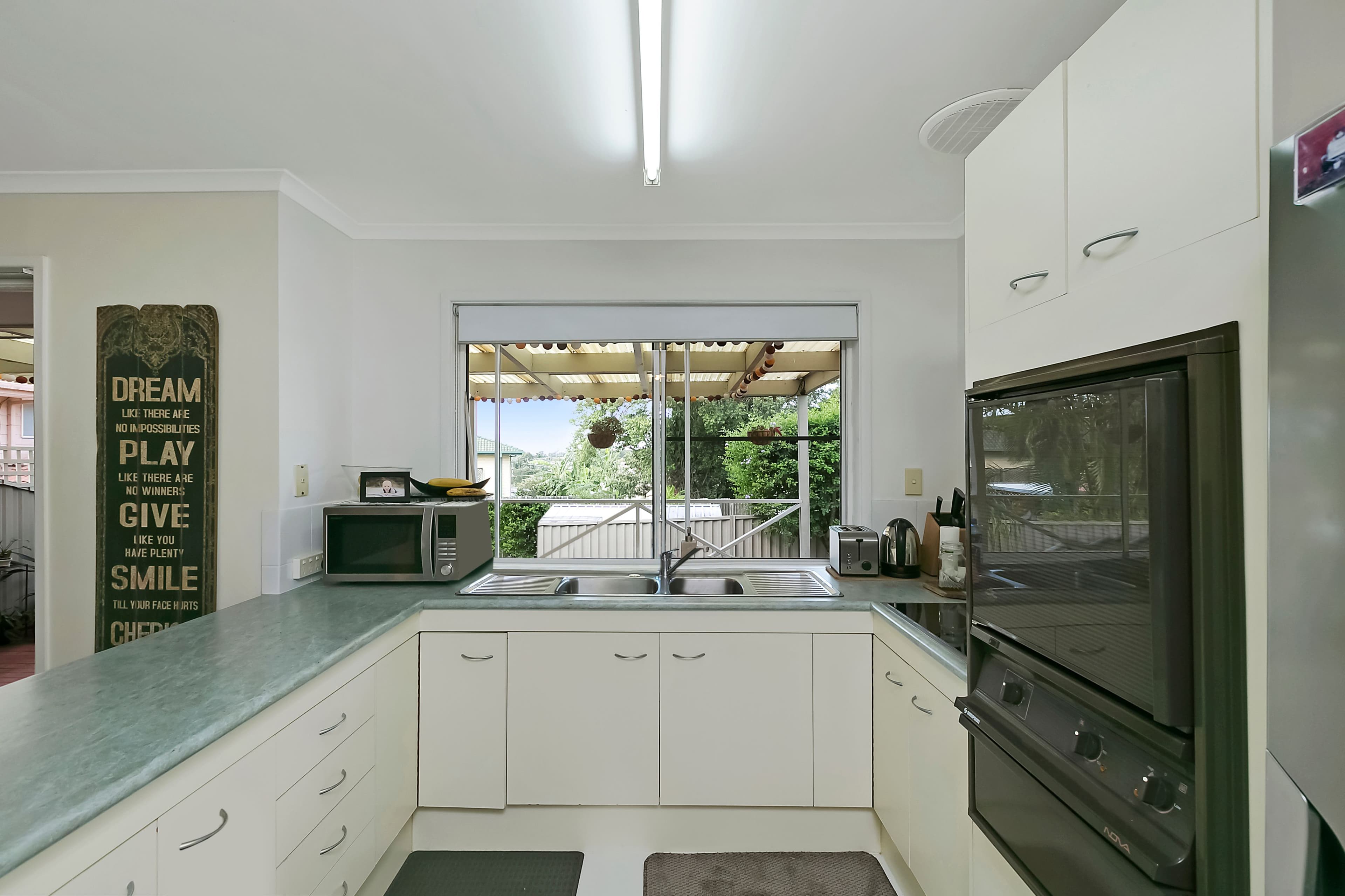 19 Binstead Drive, SOUTHPORT QLD 4215, Southport - Thumbnail 3