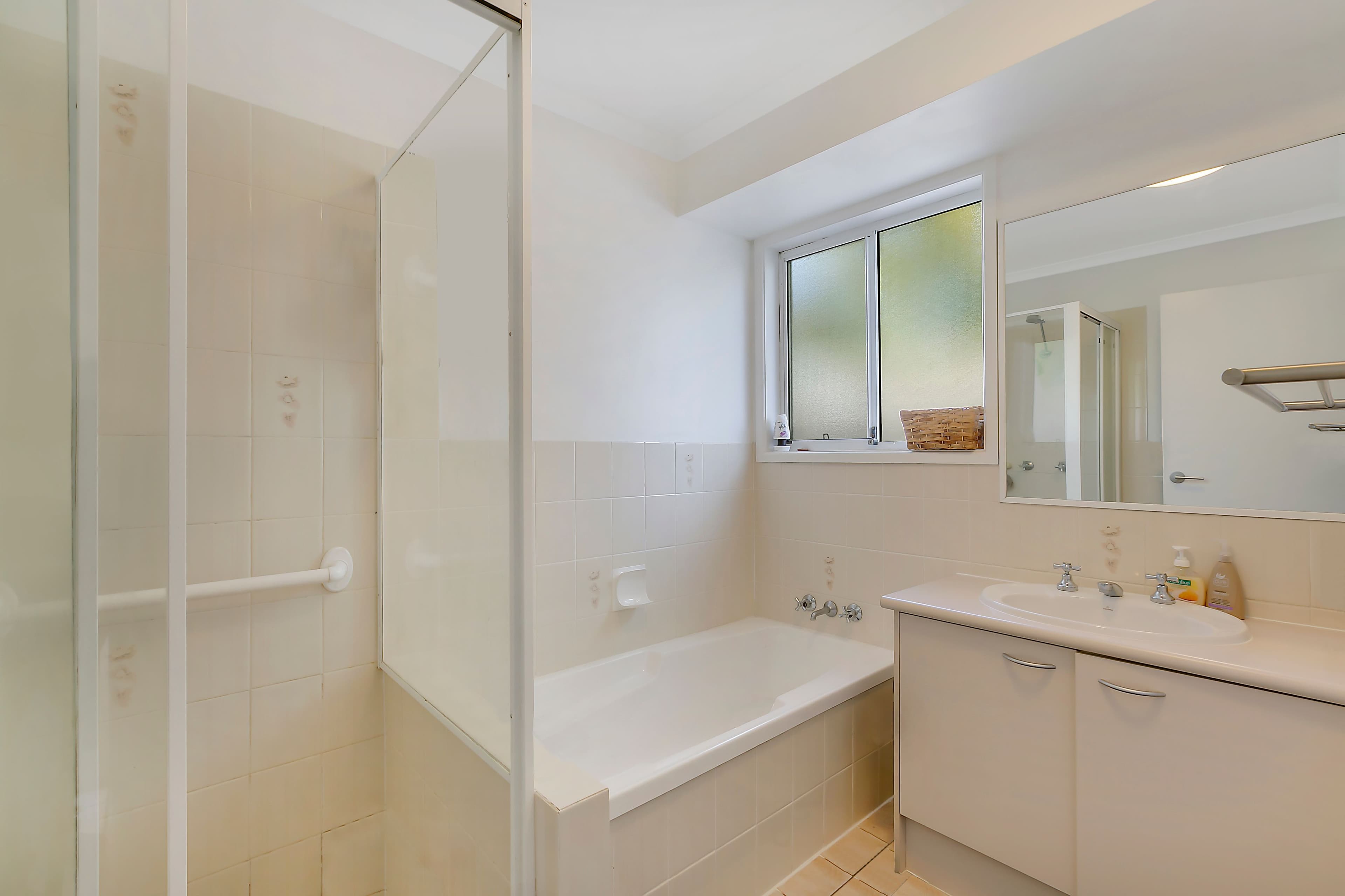 19 Binstead Drive, SOUTHPORT QLD 4215, Southport - Thumbnail 6