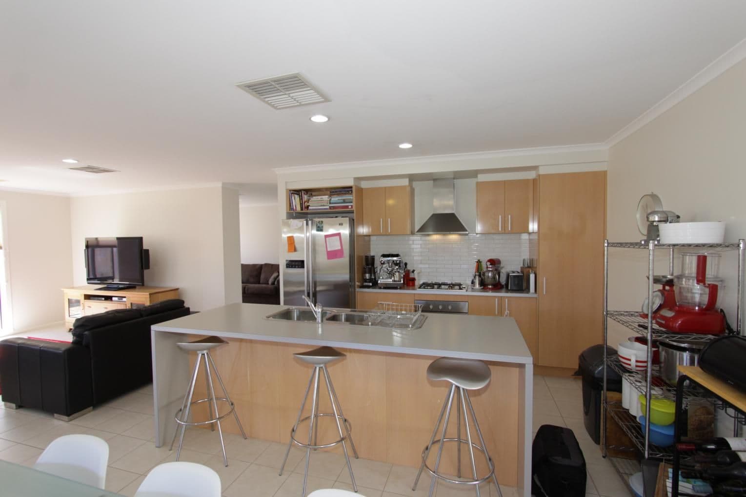 6 Bushwalk Grove, EPSOM VIC 3551, Epsom - Thumbnail 3