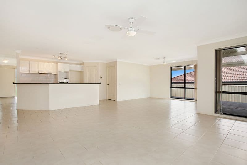 27 Pyalla Avenue, ABERGLASSLYN NSW 2320, Aberglasslyn - Thumbnail 4