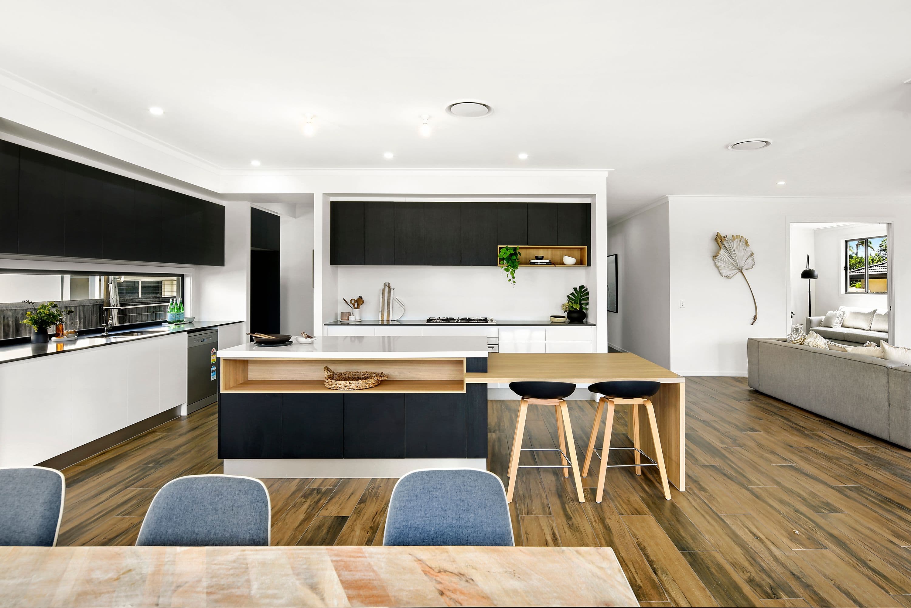 84 Clear Island Road, Broadbeach Waters QLD 4218, Broadbeach Waters - Thumbnail 2