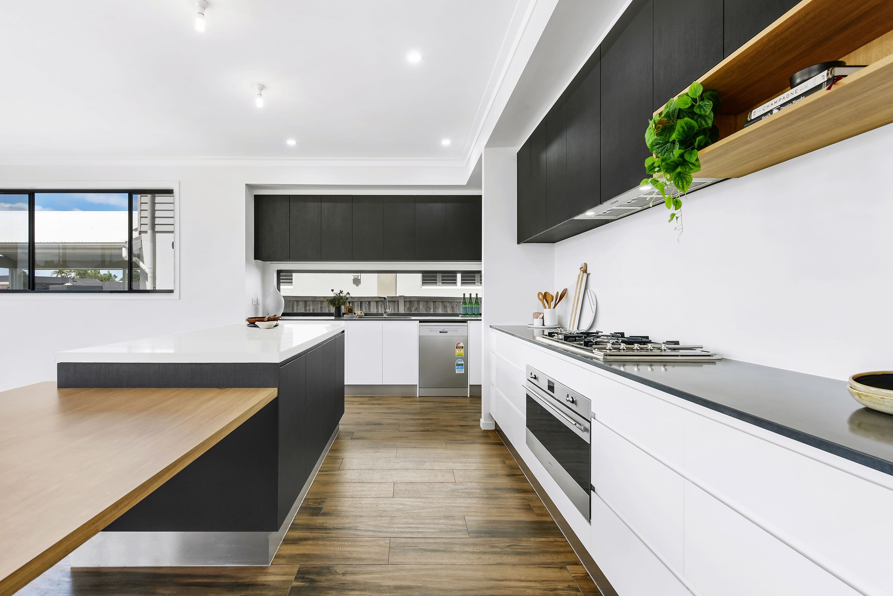84 Clear Island Road, Broadbeach Waters QLD 4218, Broadbeach Waters - Thumbnail 7