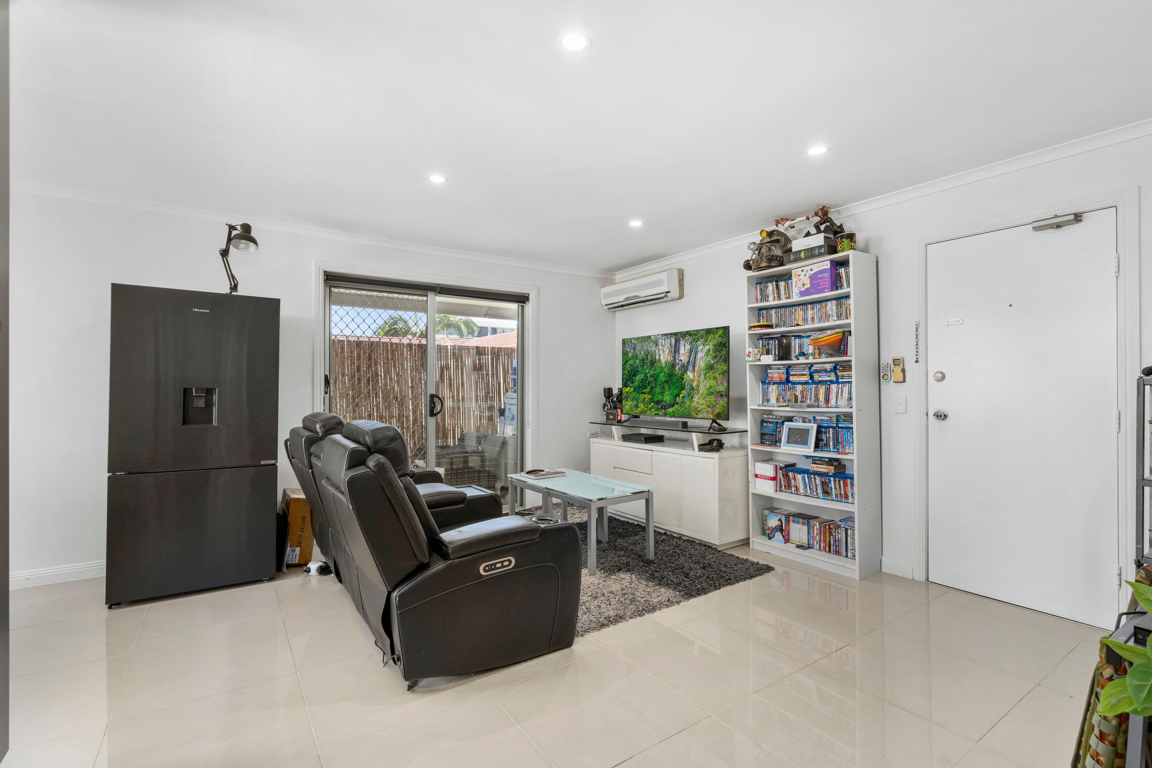 9 Loder Street, Biggera Waters QLD 4216, Biggera Waters - Thumbnail 3