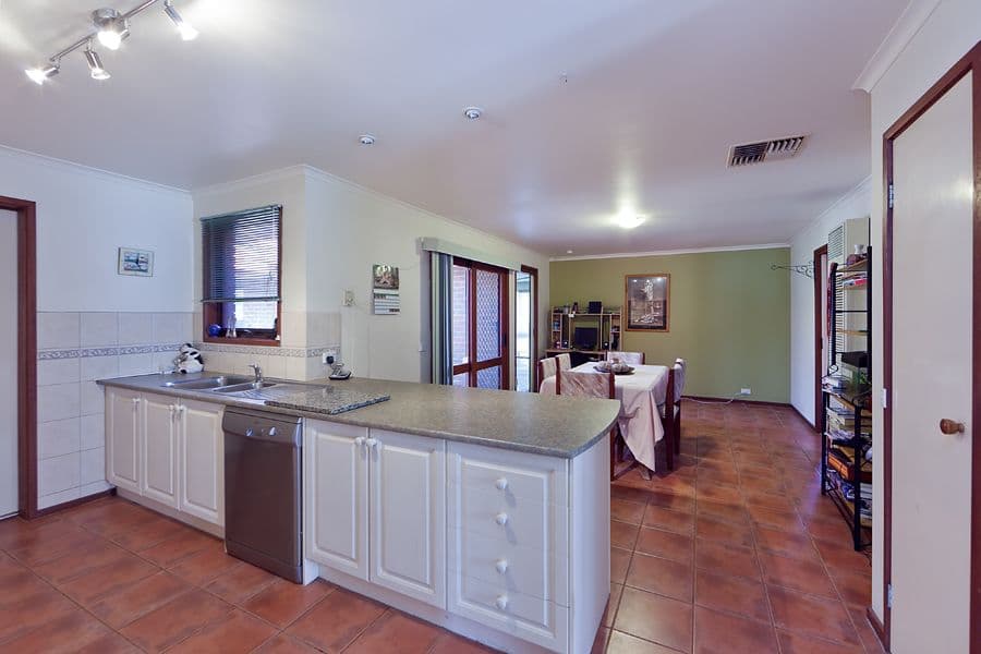 5 Radford Court, BROOKFIELD VIC 3338, Brookfield - Thumbnail 4