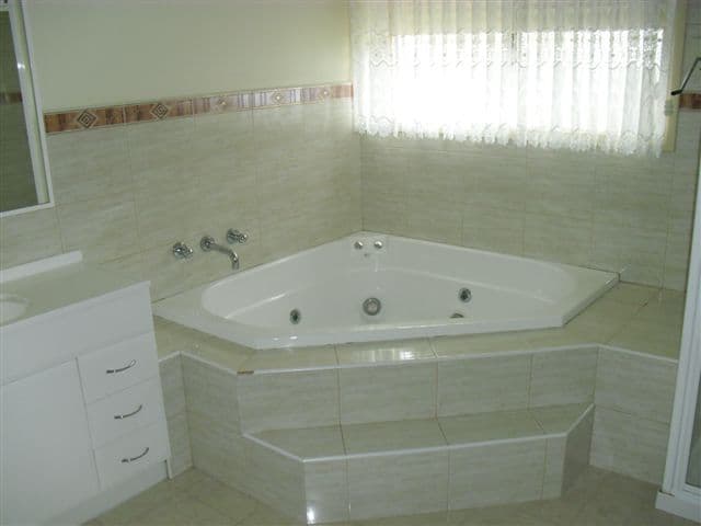 17 Alberton Avenue, ROXBURGH PARK VIC 3064, Roxburgh Park - Thumbnail 3