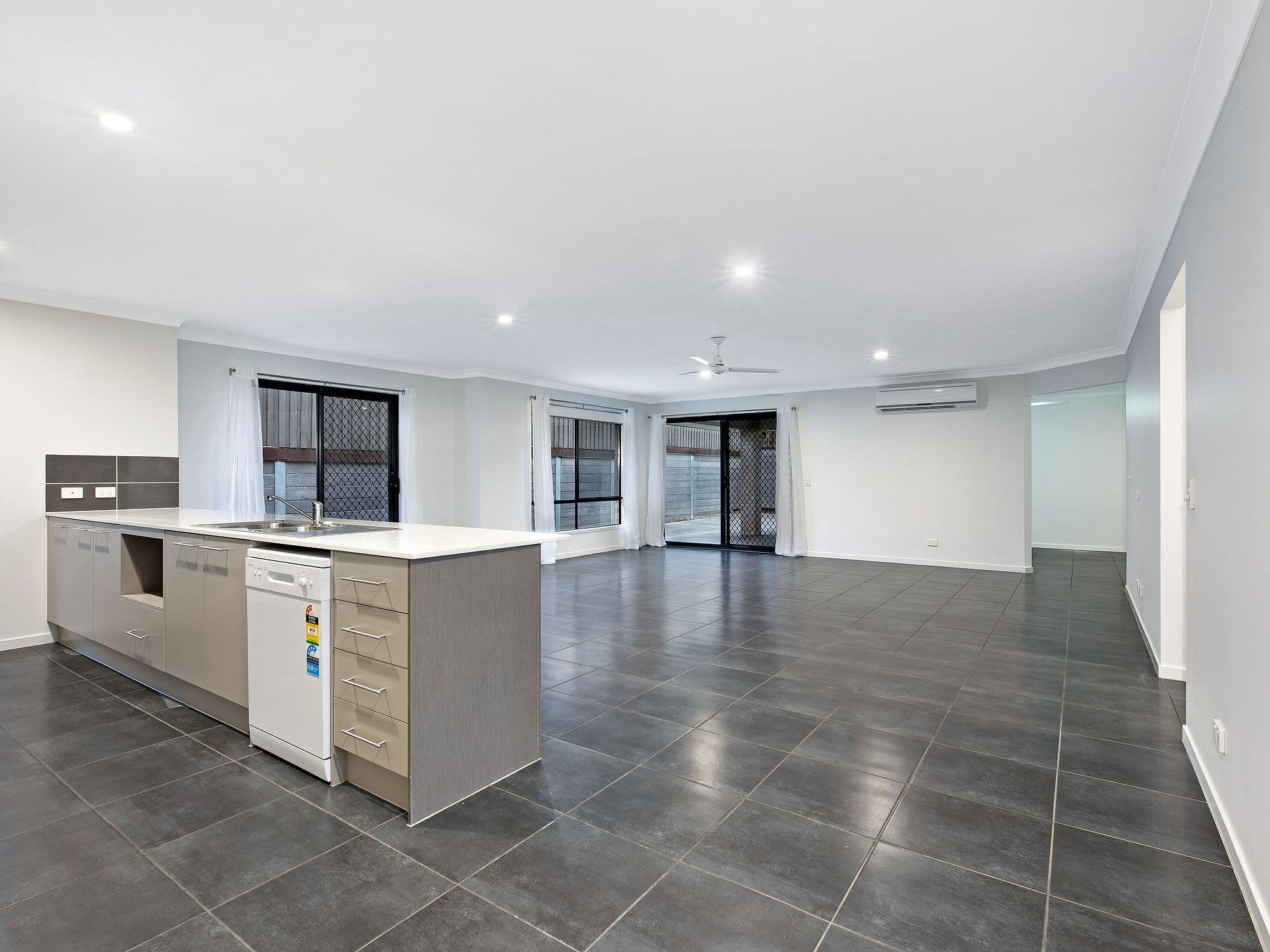 17 Lomond Street, South Ripley QLD 4306, South Ripley - Thumbnail 2