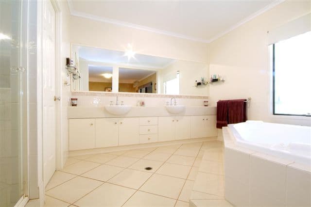 11  Norman Court, WESTBROOK QLD 4350, Westbrook - Thumbnail 3