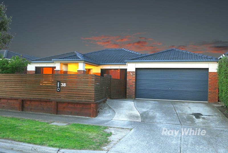 38 Miralie Way, CRANBOURNE WEST VIC 3977, Cranbourne West - Thumbnail 2