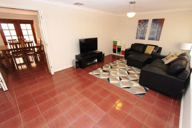 9 Cuthbert Crescent, Edensor Park - Thumbnail 6