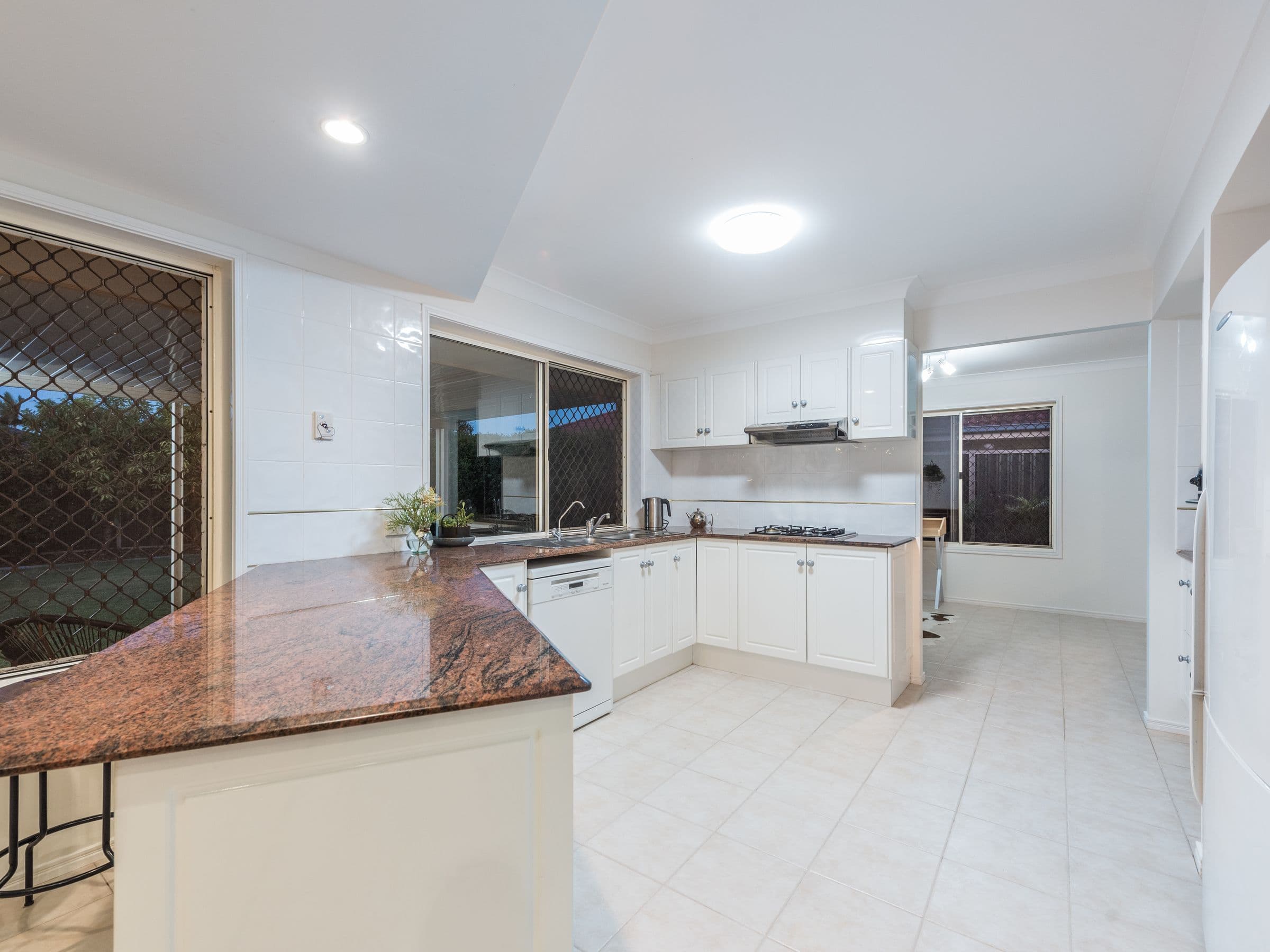 9 Crestwood Street, Kuraby QLD 4112, Kuraby - Thumbnail 5