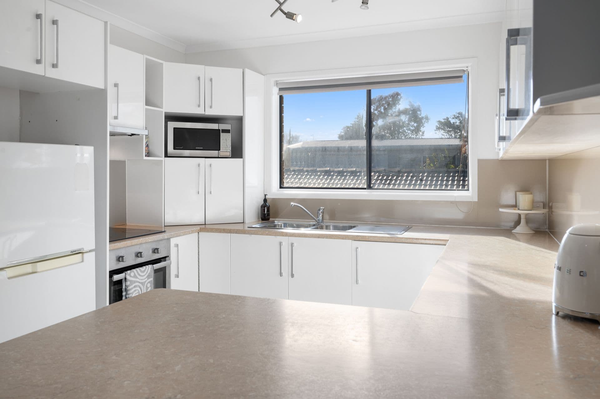 59 Errol Avenue, Paradise Point QLD 4216, Paradise Point - Thumbnail 4