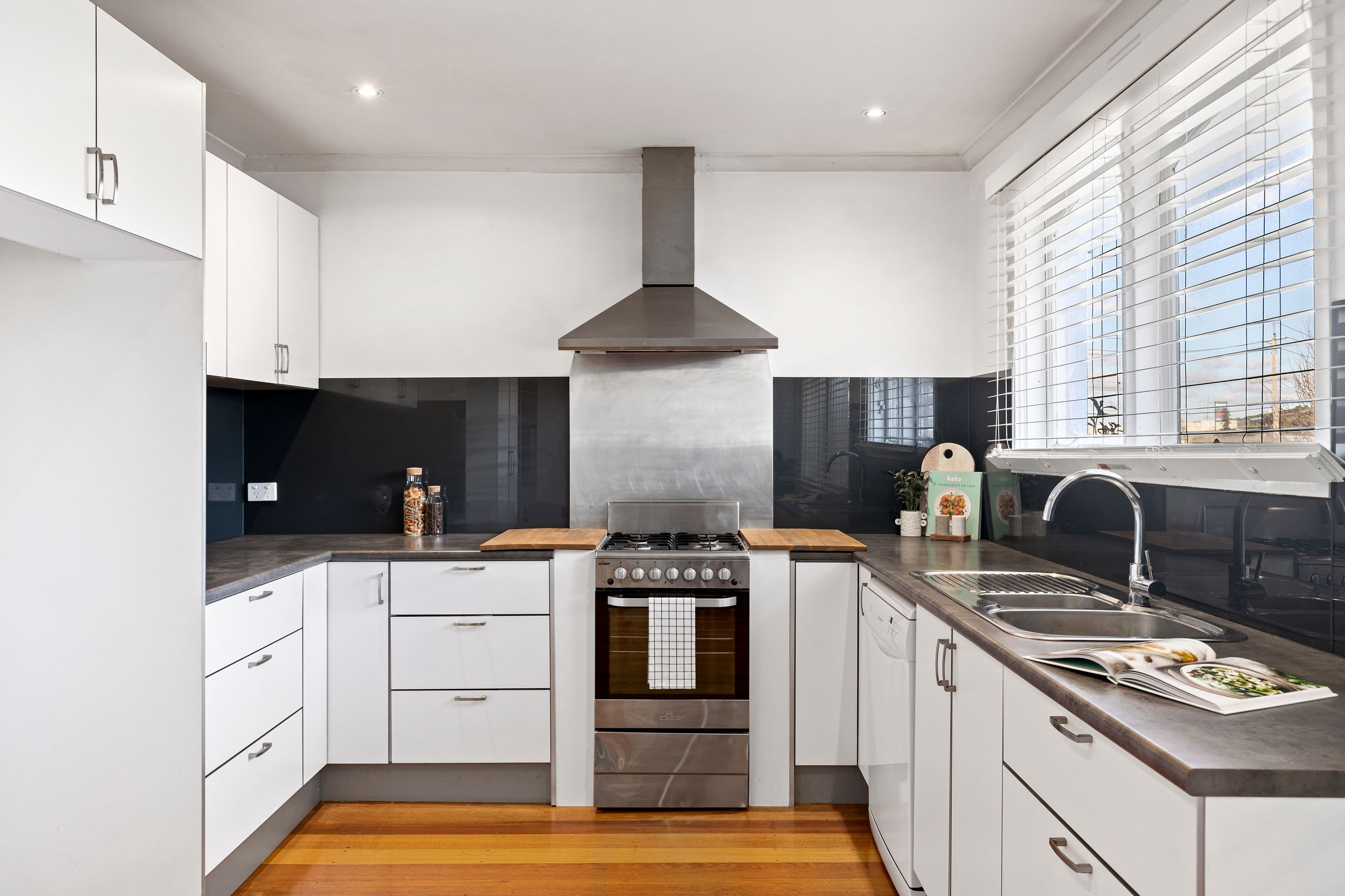 32 Vineyard Road, Sunbury VIC 3429, Sunbury - Thumbnail 2