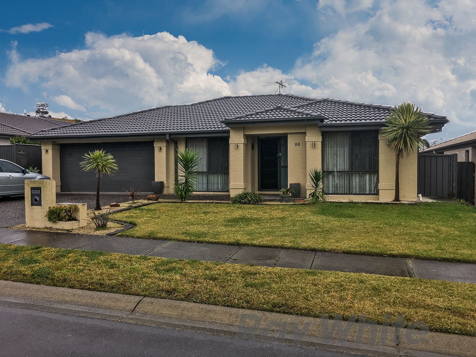 88 Dalmeny Drive, Macquarie Hills - Image 1
