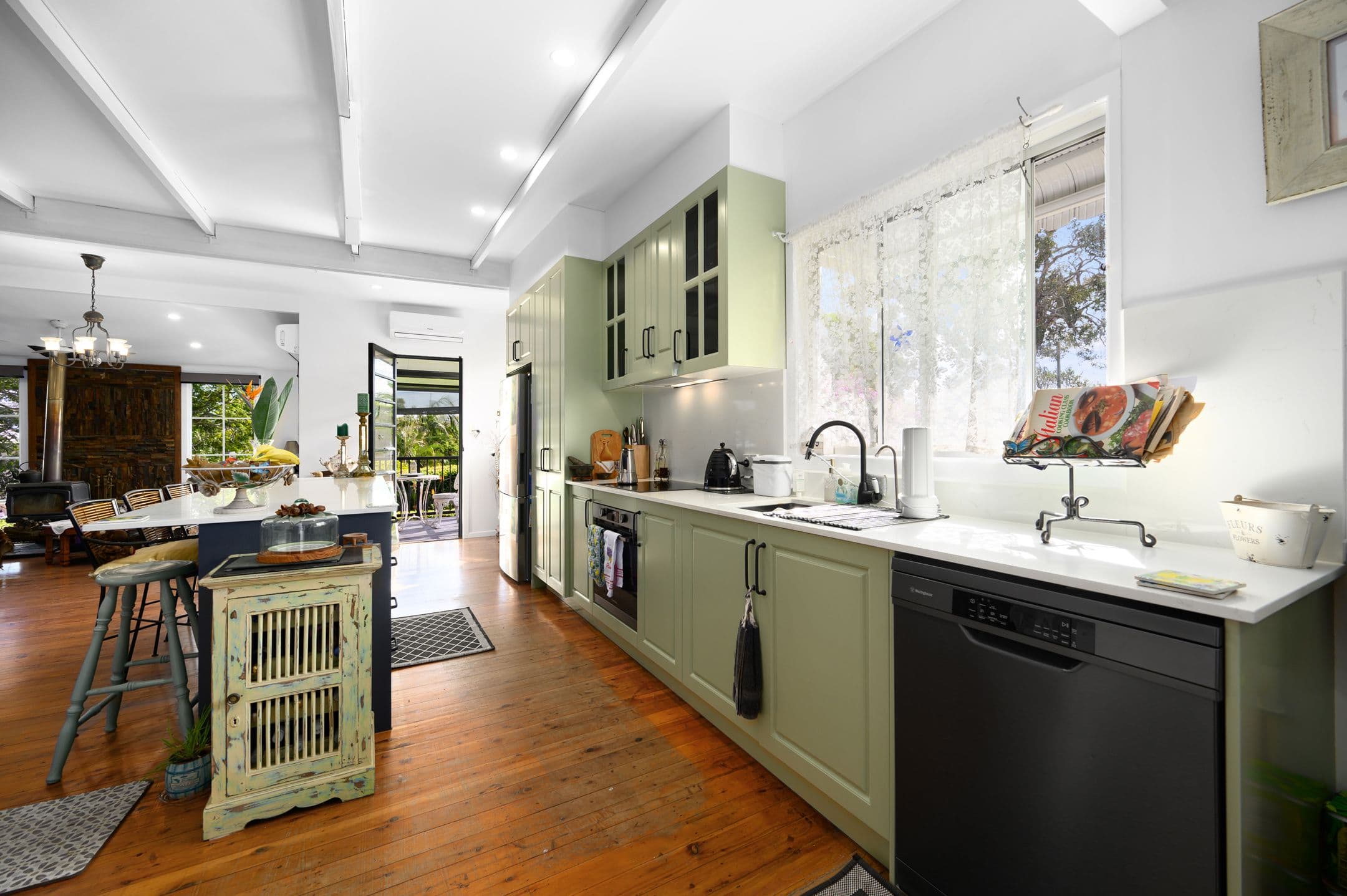 54 Deakin Avenue, Southport QLD 4215, Southport - Thumbnail 2