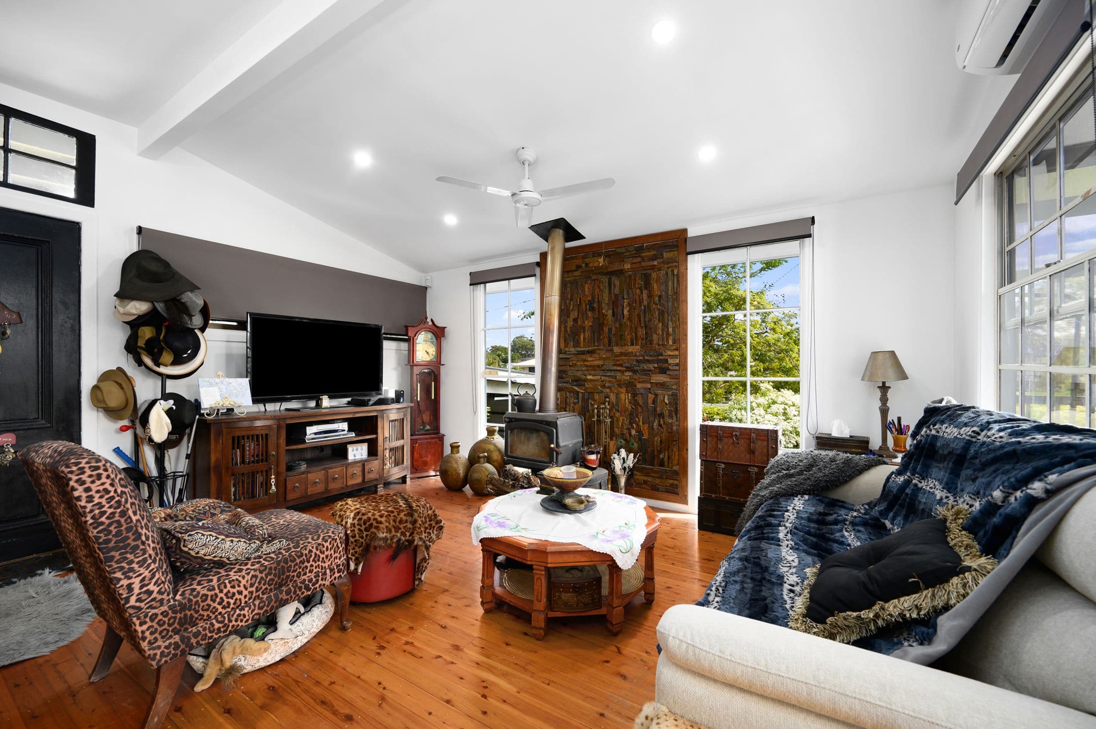 54 Deakin Avenue, Southport QLD 4215, Southport - Thumbnail 3