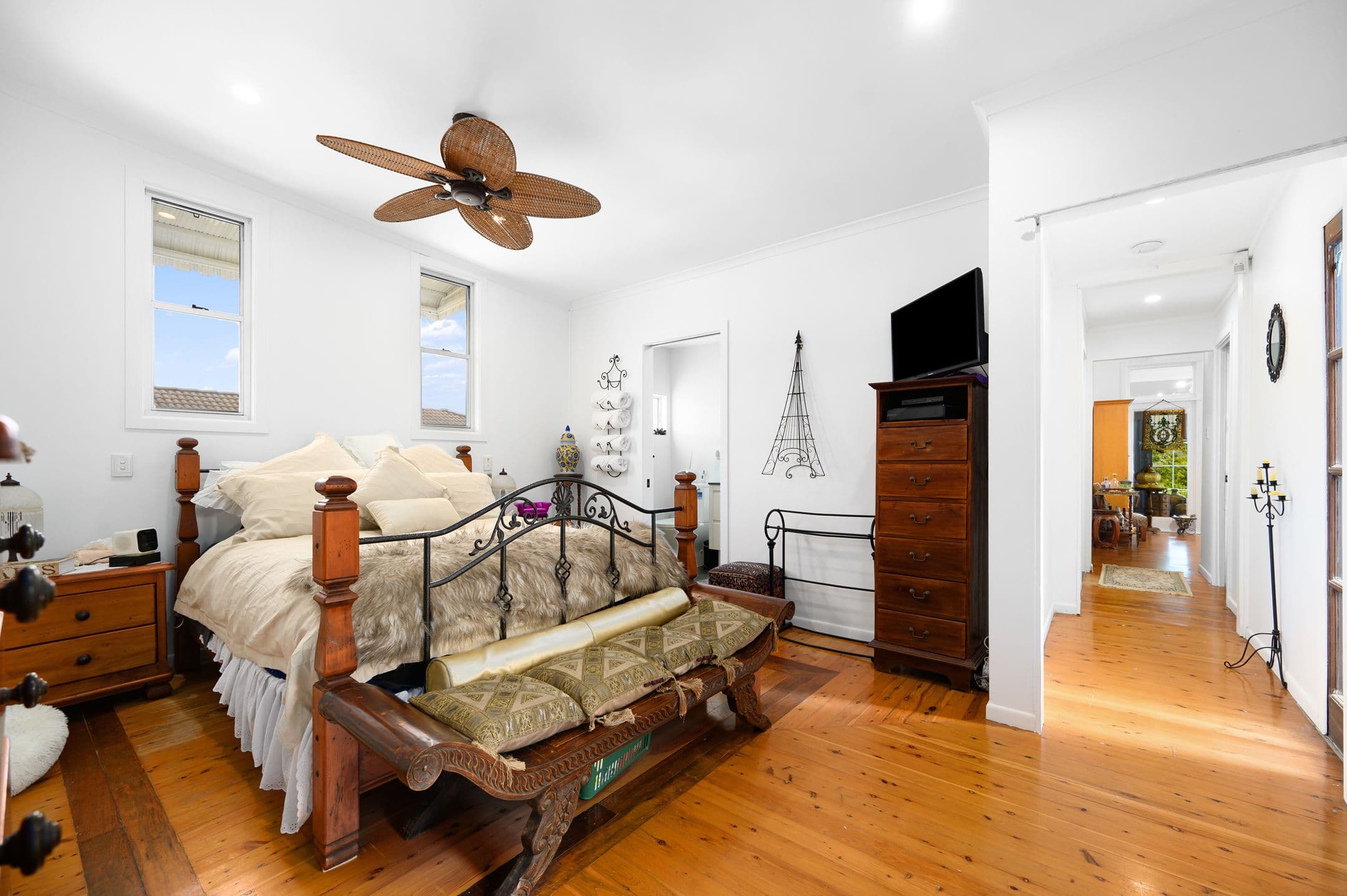 54 Deakin Avenue, Southport QLD 4215, Southport - Thumbnail 5