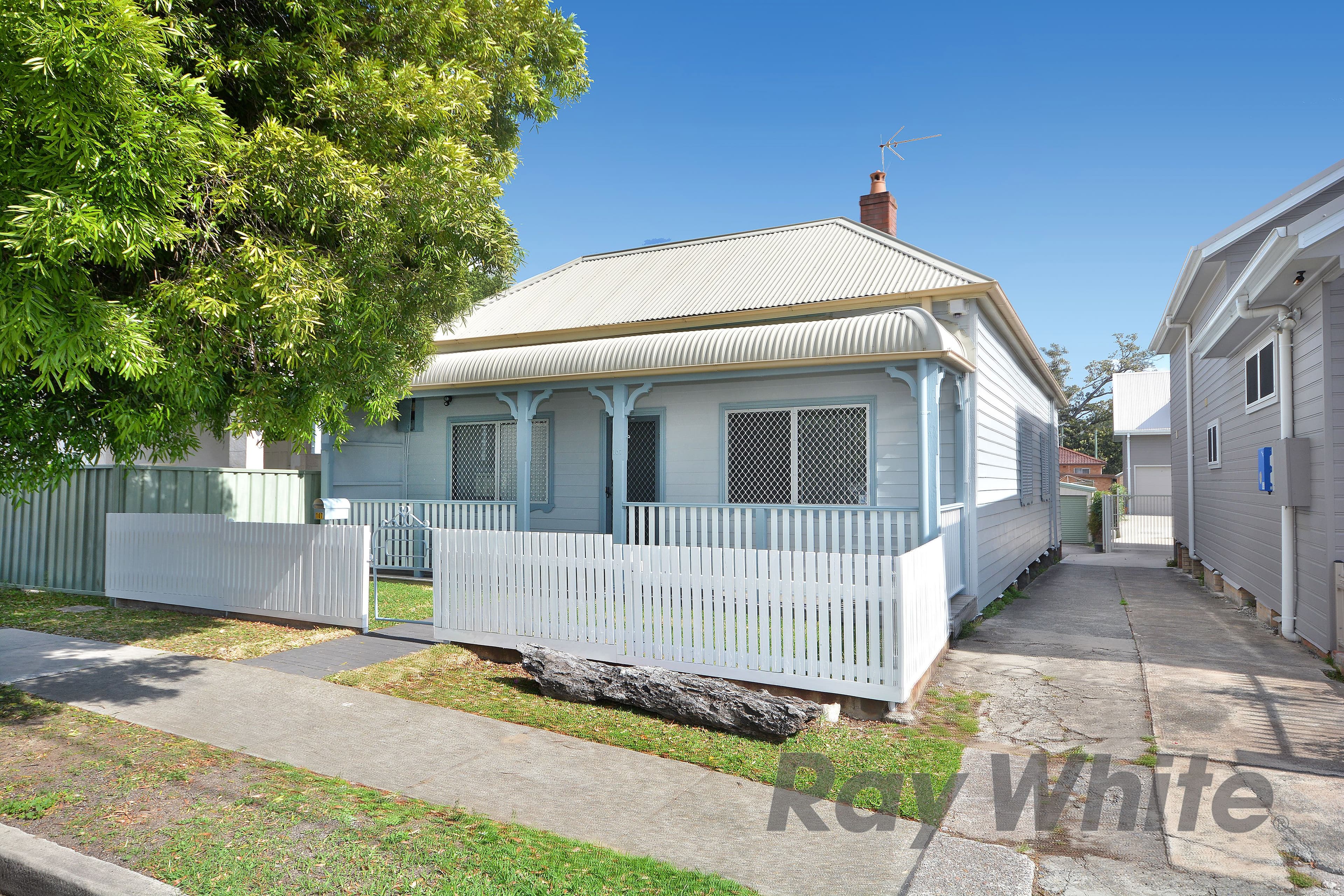 107 Cleary Street, Hamilton - Thumbnail 2