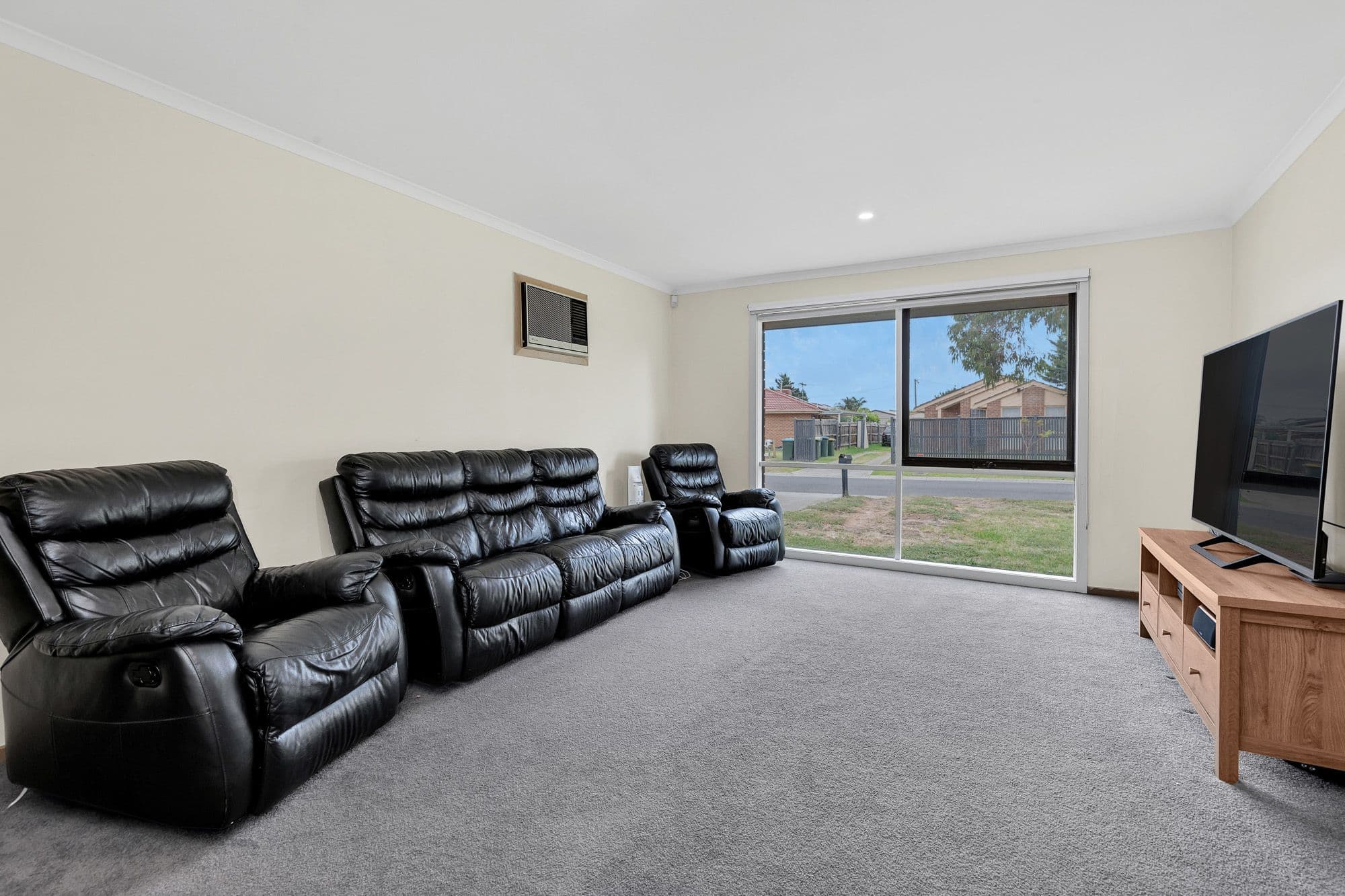13 Grazier Court, Werribee VIC 3030, Werribee - Thumbnail 2