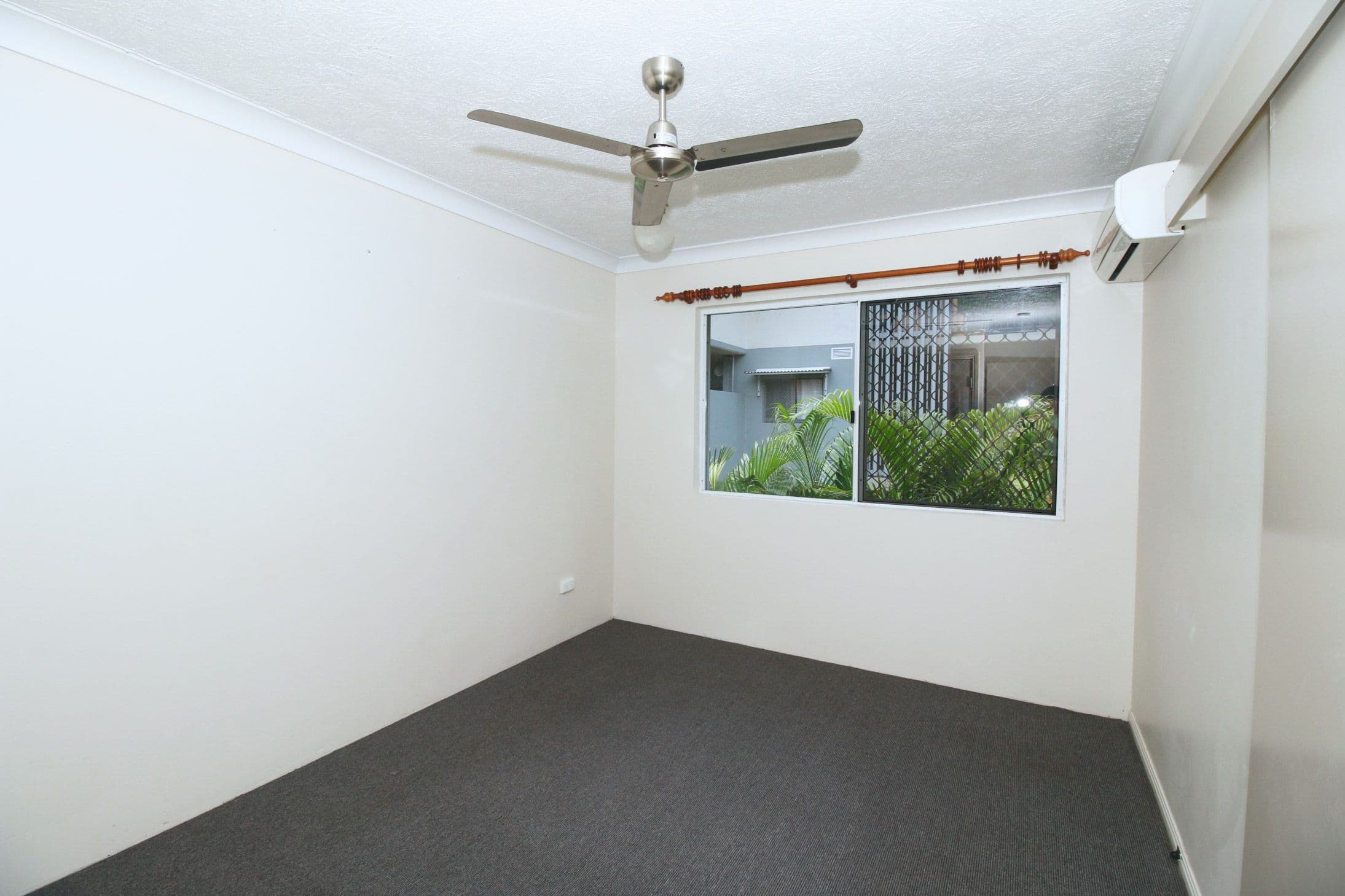 34 Cheyne Street, Pimlico QLD 4812, Pimlico - Thumbnail 4